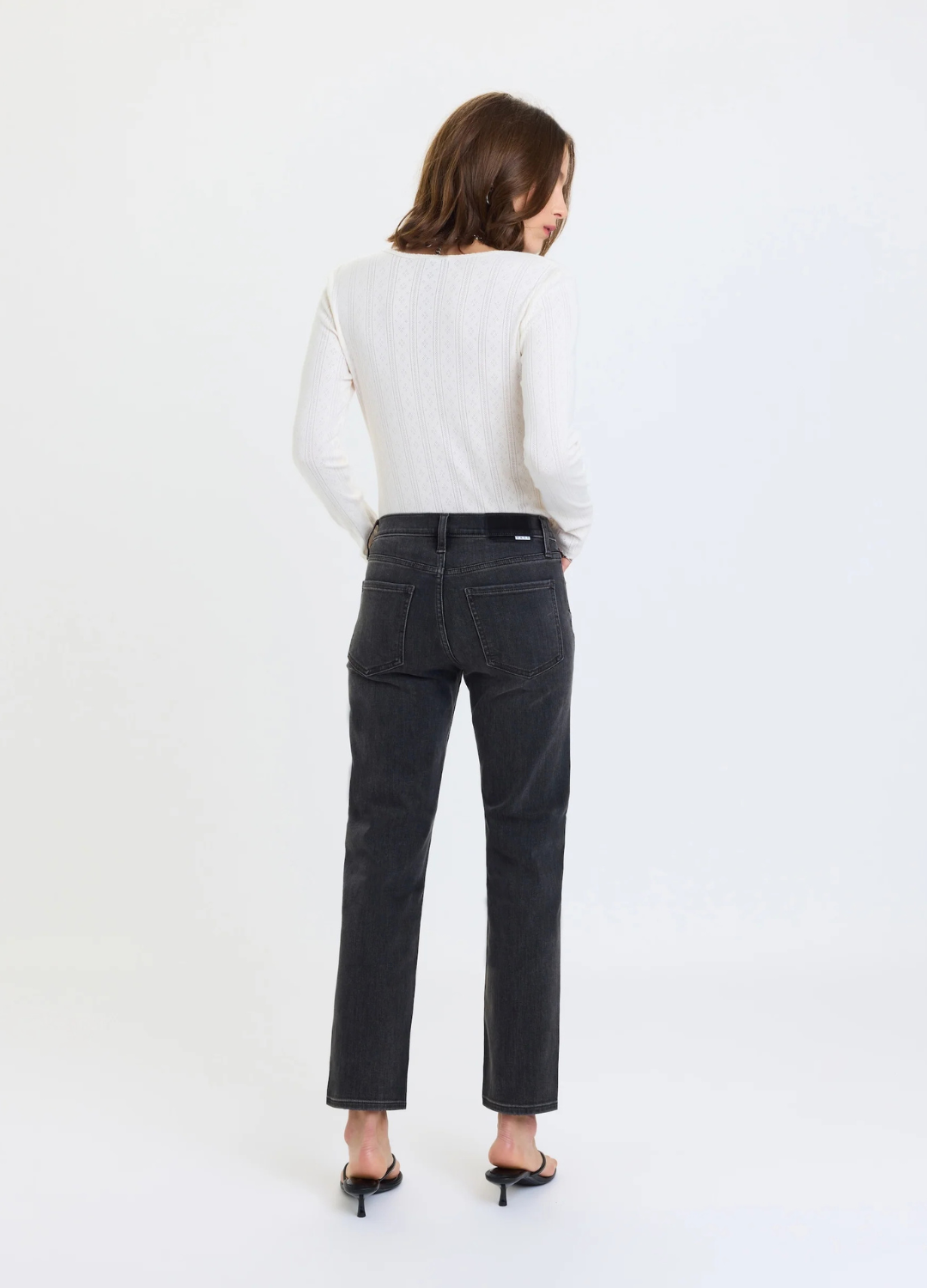 Rebel Ankle Mid Rise Slim Straight in Motion