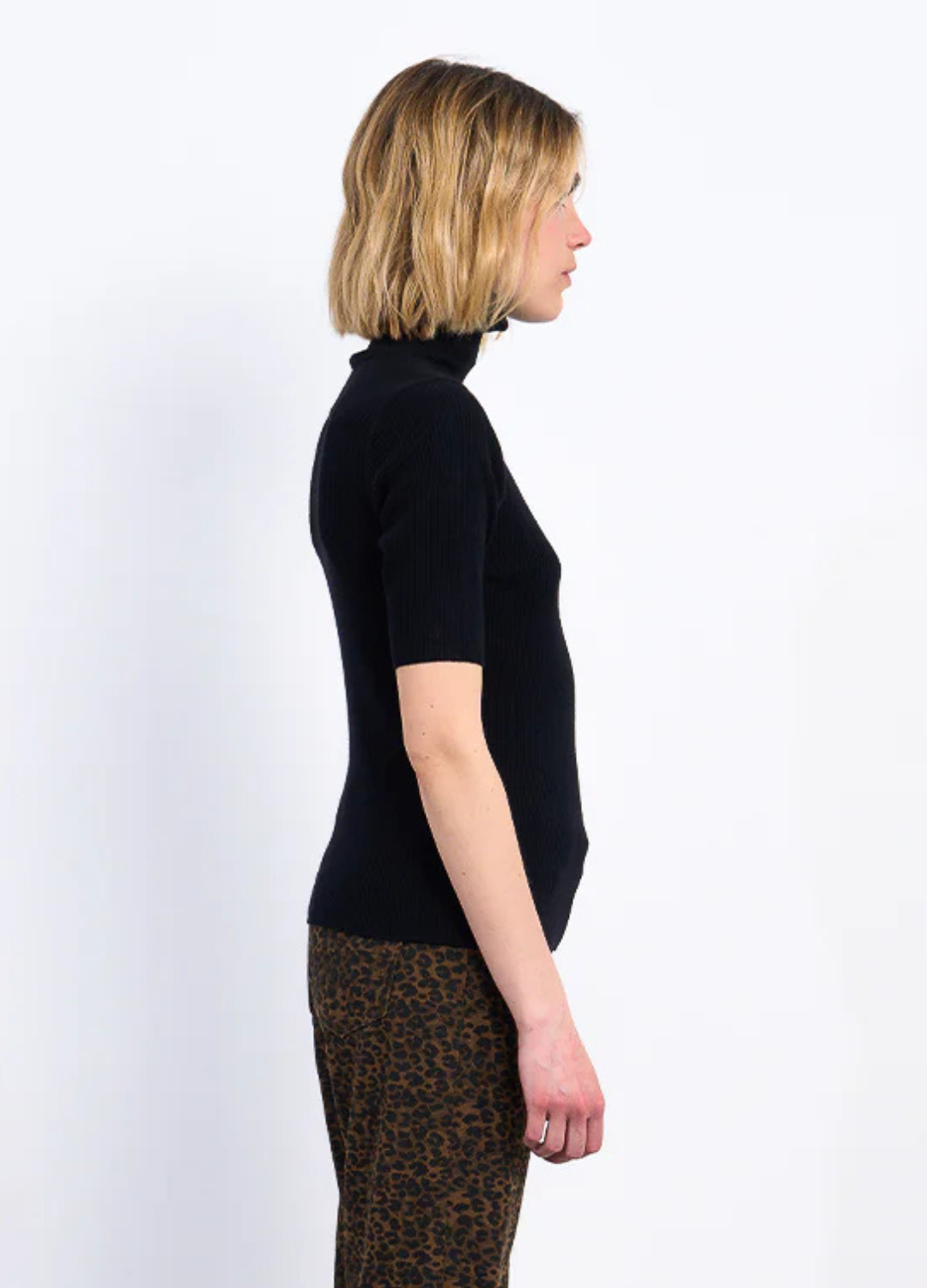 Ribbed Knit Half Sleeve Turtleneck Sweater