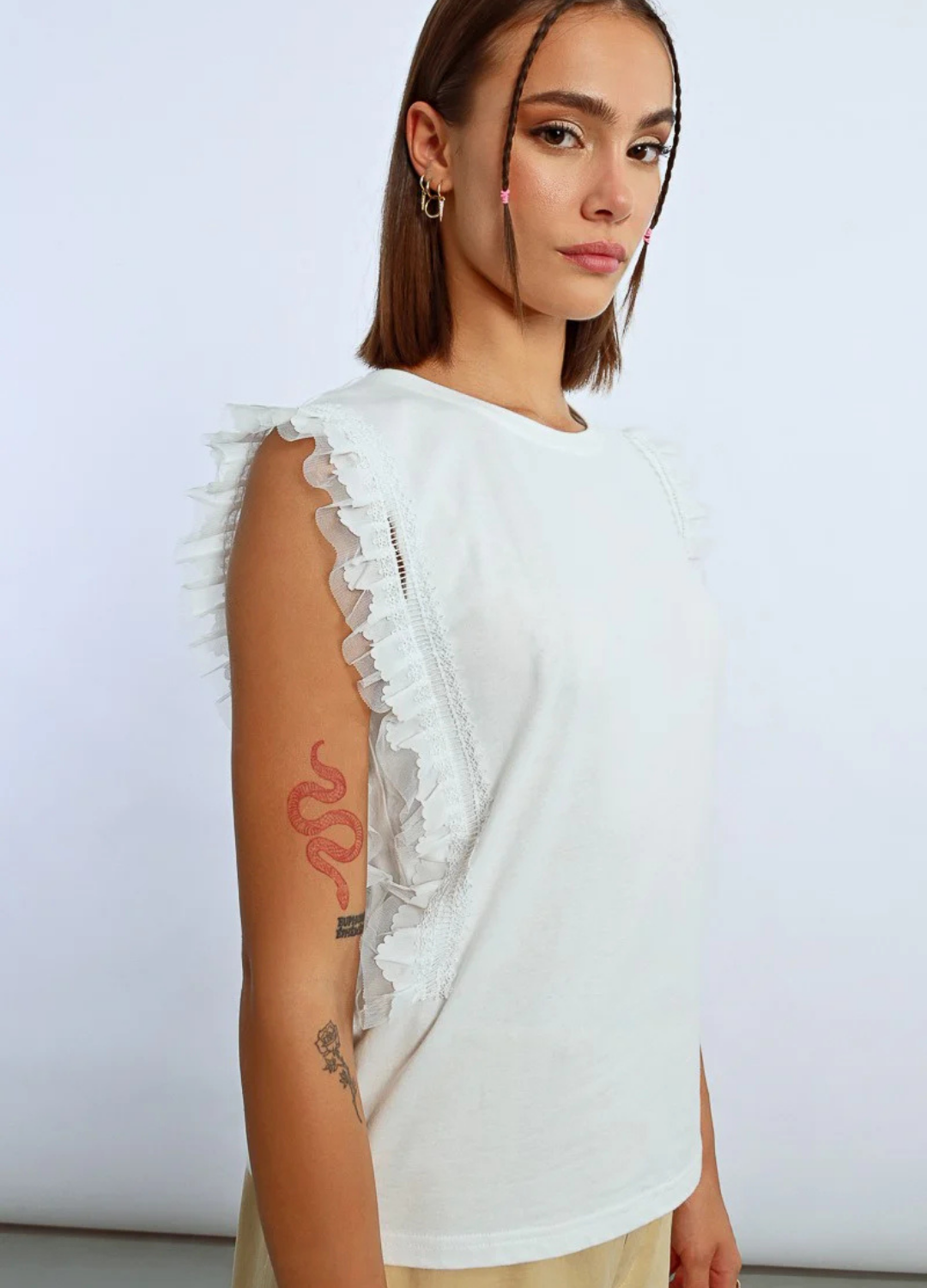 Sleeveless T-Shirt With Lace Trim